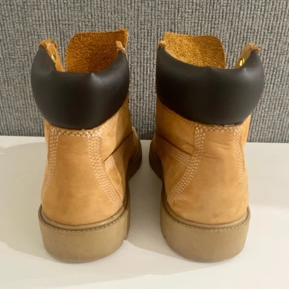 BOYS TIMBERLAND BOOTS 🥾 - Picture 4 of 6